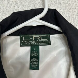 It's a nice lightweight windbreaker jacket. Look great. Special price!